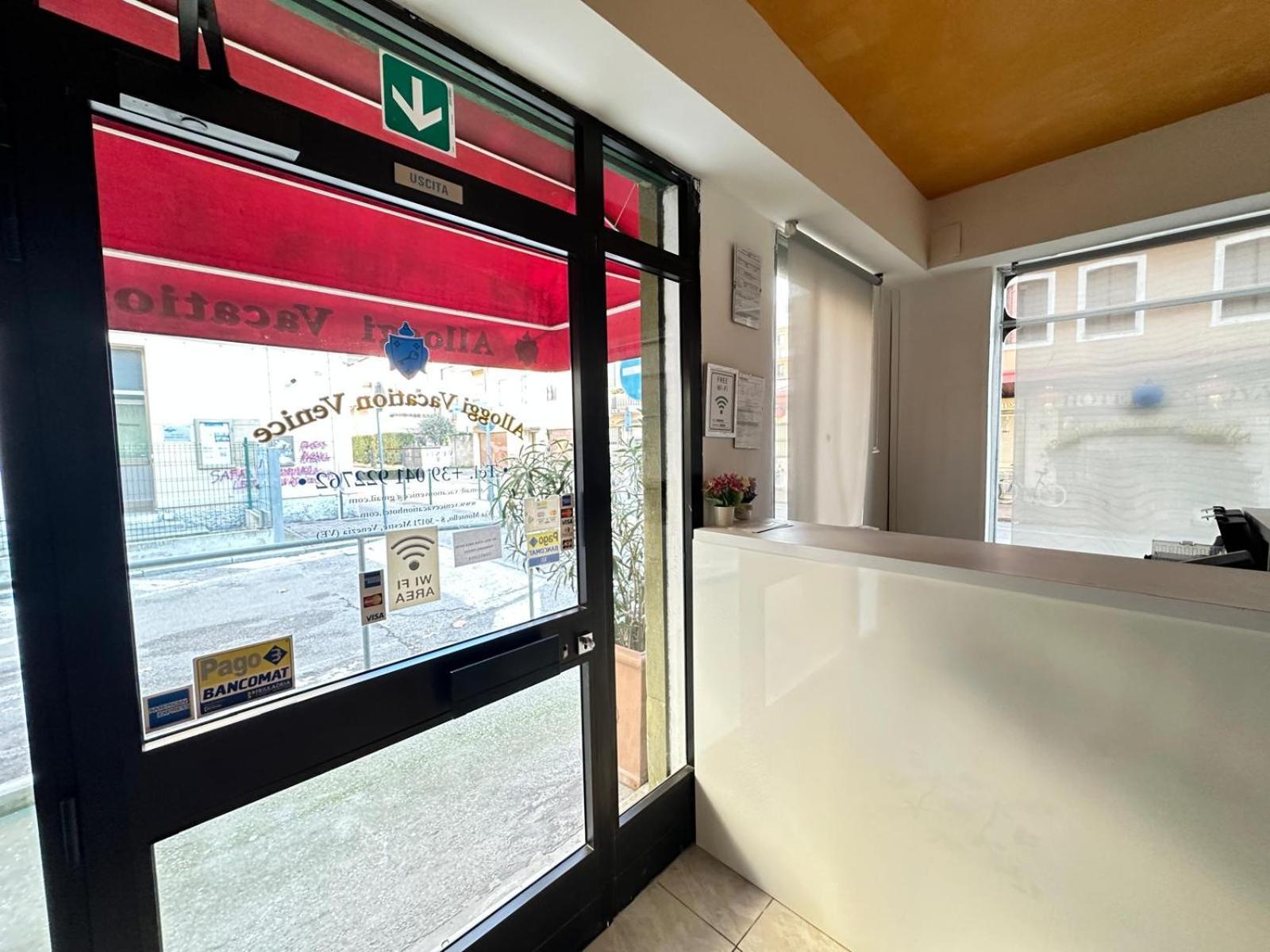 Vacation Venice Rooms Mestre Bagian luar foto